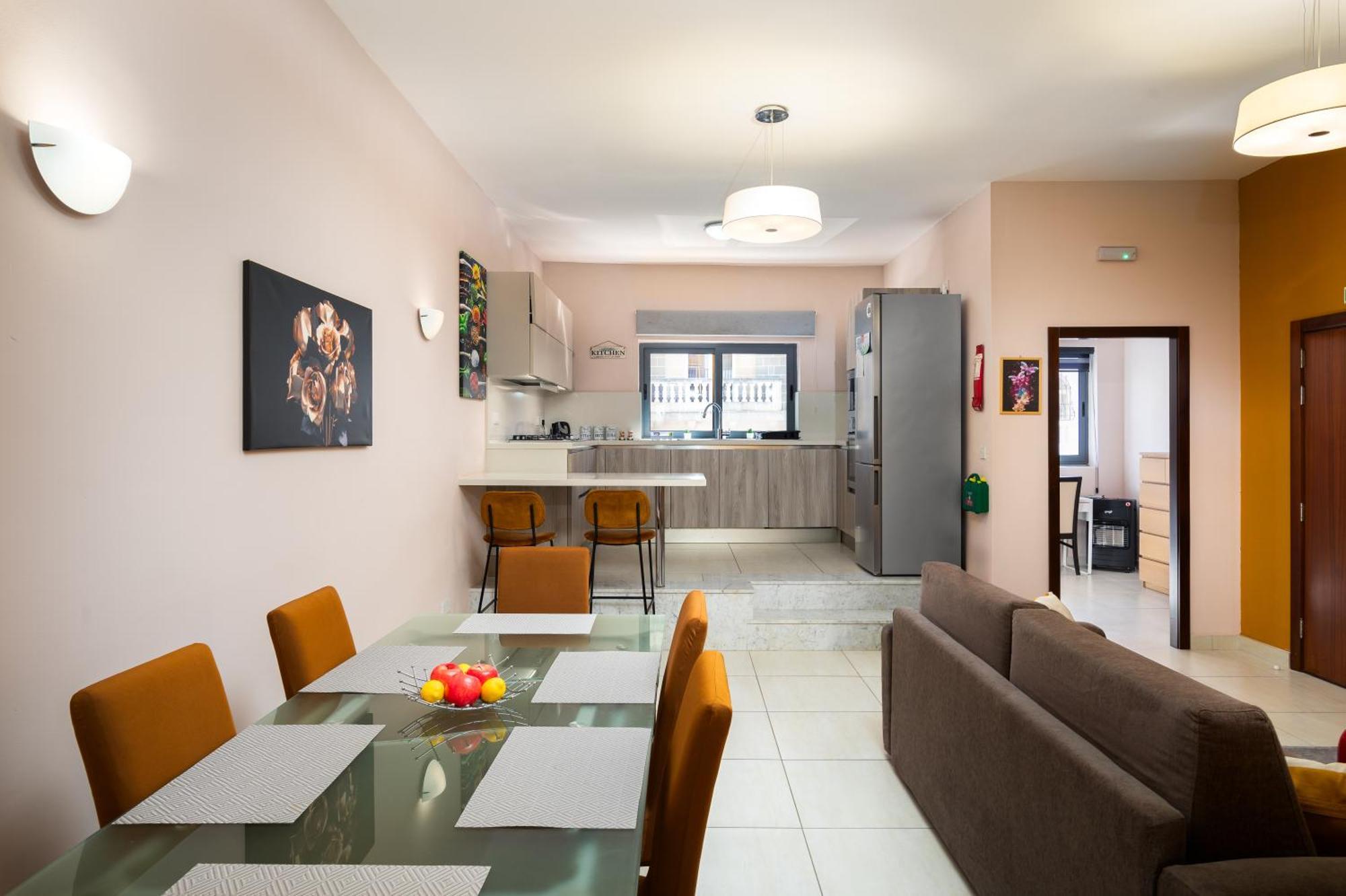 Apartment Modern 2br Stylish With Large Backyard - Fully-equipped